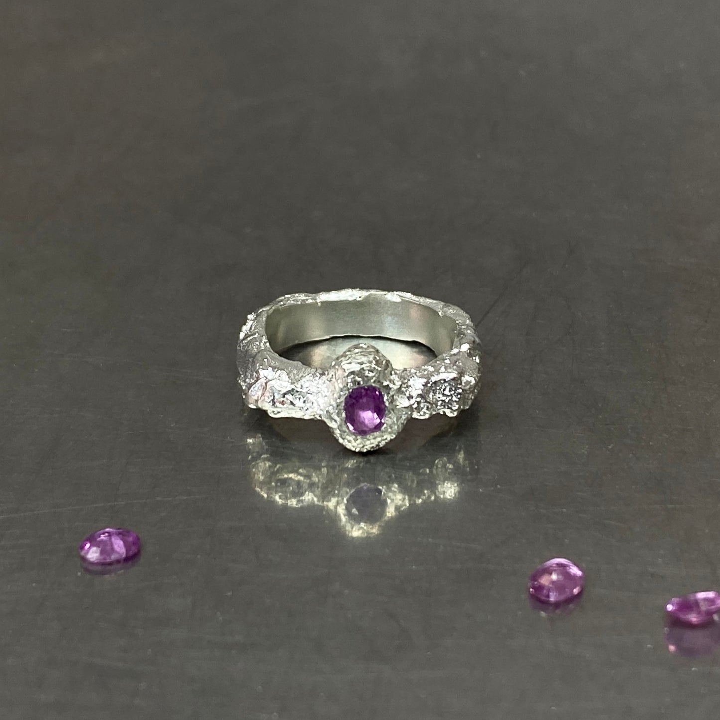 Silver ring with pink sapphire gemstone. Daras Space