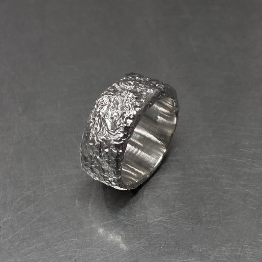 Daras Space Unique Textured Ring