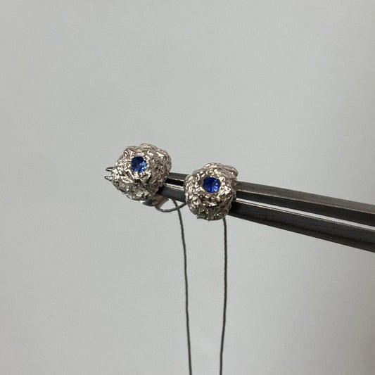Foil texture Ear Studs with Blue Sapphires