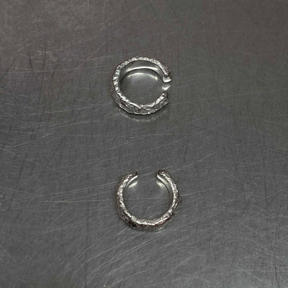 a pair of algae texture silver Ear Cuff