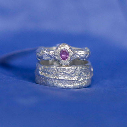 Silver ring with pink sapphire gemstone. daras space