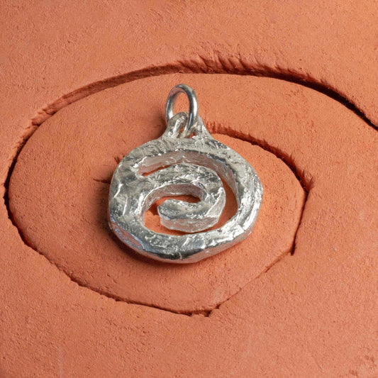 Unique Swirl Pendant. Daras Space